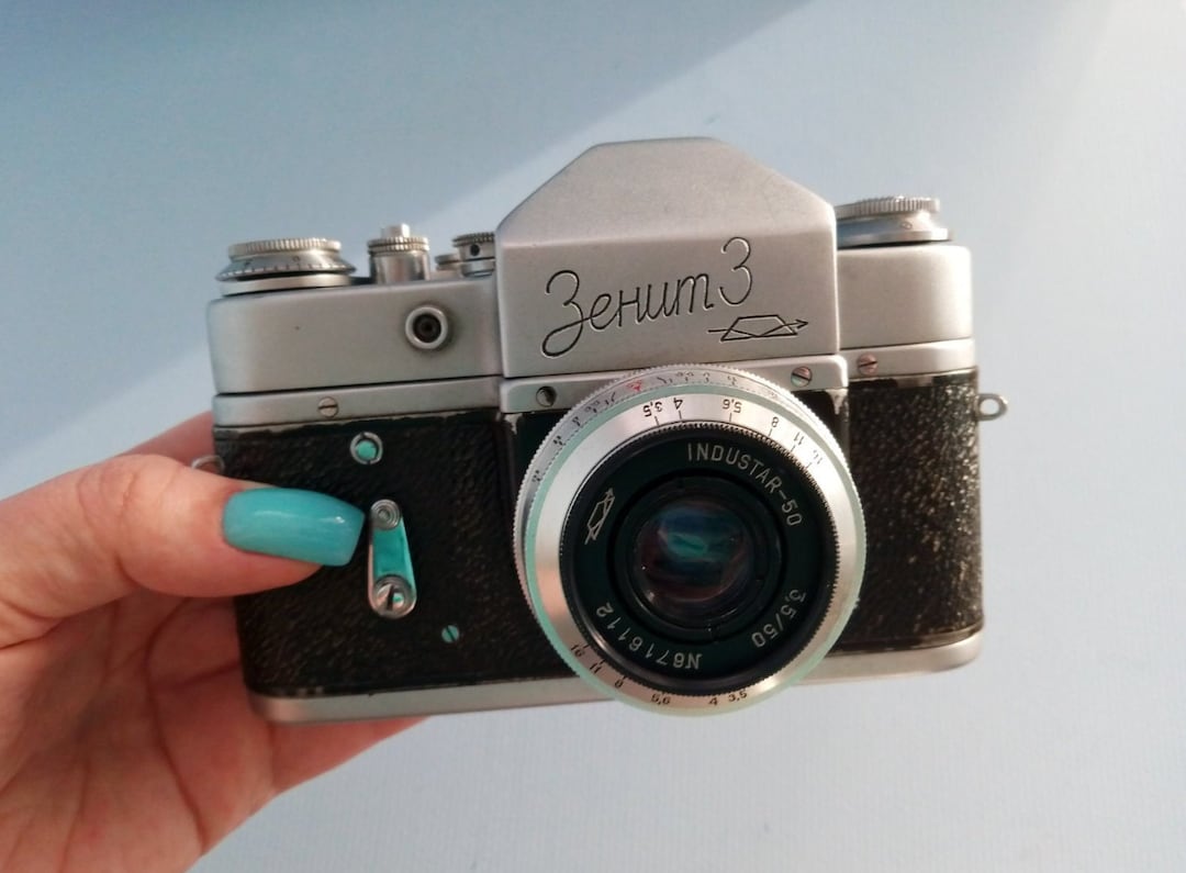2 Appareils Photo Soviétiques (Zenit TTL + Compact Triplet
