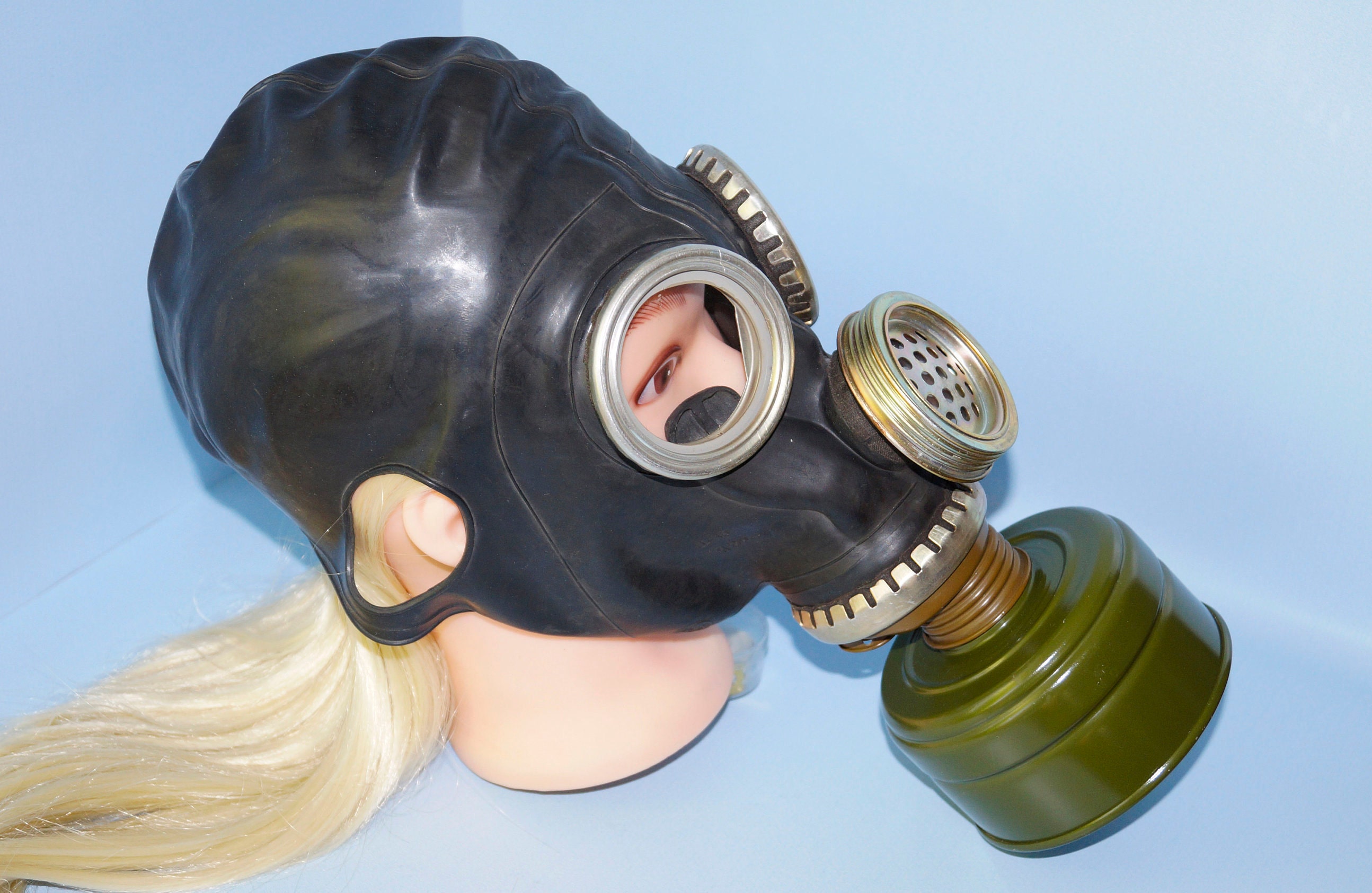 Original Polish Military Soviet Era SR-1 Gas Mask – Vintage Gray Collector’s Item