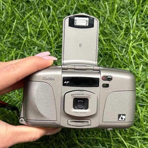 Cámara de película Kodak Advantix 3400 AF vintage, compacta y funcional, estilo retro de los años 90, regalo único para amantes de la fotografía.