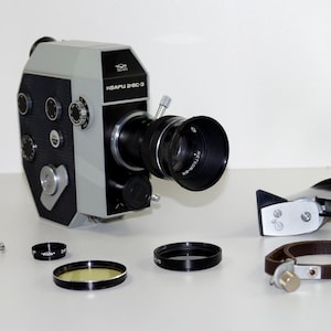 Rare Vintage Quartz Movie Camera – Working Collectible – Perfect Retro Gift for Film Enthusiasts