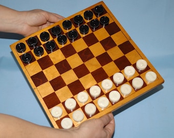 Conjunto de xadrez e damas vintage: jogo de mesa de madeira, fabricado na URSS