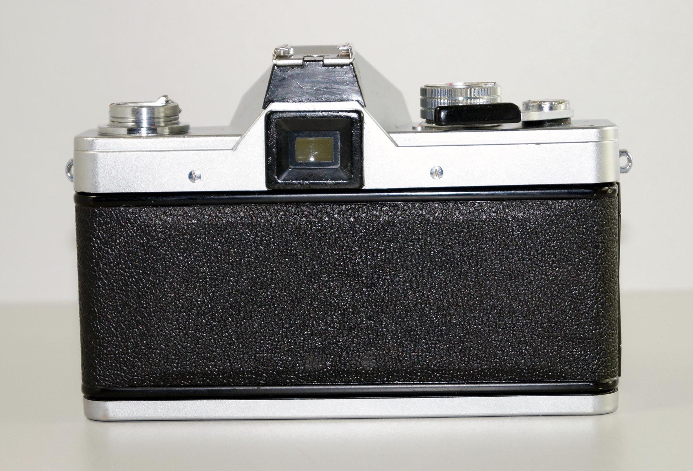 お値下げワルツ・カメラ、元箱と取説付き。昭和35年４月・購入 Praktica ヴィンテージ 35 mm 一眼レフカメラ – アンティークドイツ製