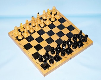 Jeu vintage Jeu d'échecs Jeu pour deux Cadeau d'échecs Jeu de table Jeu éducatif Jeu en bois Décor d'échecs Jeu soviétique Jeu ancien Jeu d'échecs