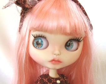 Jule - Romantic Blythe doll straight hair salmon peach apricot slightly modified naked or with clothes articulated doll 1/6 doll 30 cm