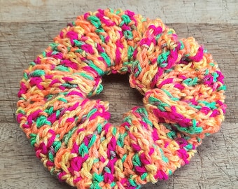 Crocheted scrunchie hair tie