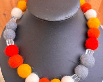 Felt necklace red orange mix