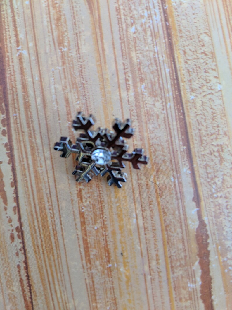 Snowflake pin Snowflake Snowflake broach Snowflake brooch Diamond snowflake Metal snowflake Wearable artwork Snowflake button