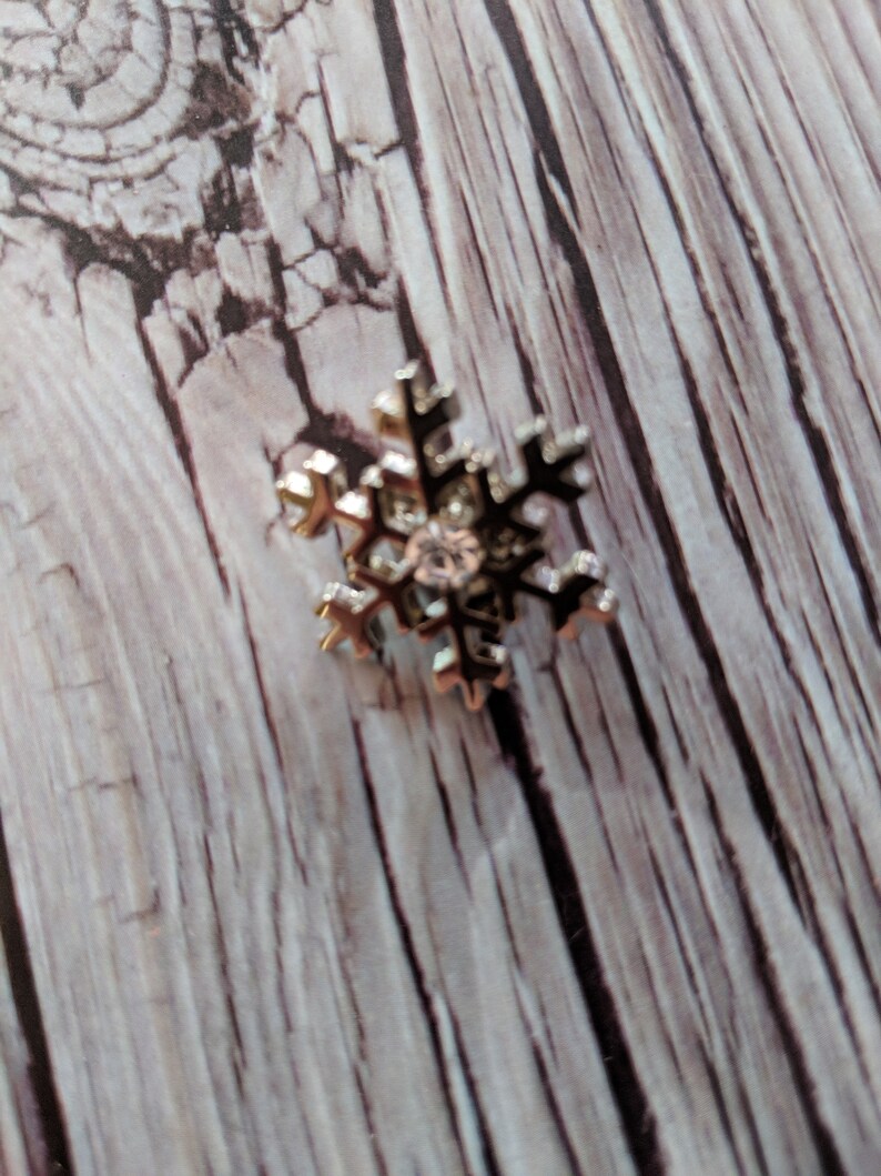 Snowflake pin Snowflake Snowflake broach Snowflake brooch Diamond snowflake Metal snowflake Wearable artwork Snowflake button
