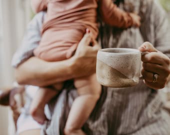 Mug Mama - Blanc et beige moucheté - Petite tasse en poterie faite main