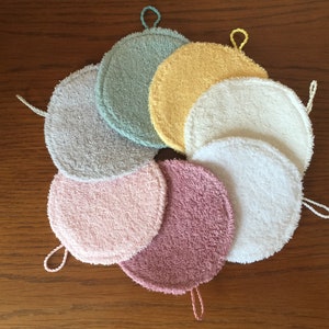 Make-up removal pads in a set of three #