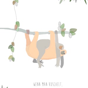 Op de afbeelding: Twee luiaards knuffelen op een tak met groene bladeren. De tekst eronder luidt "Als je knuffelt, herstel je elkaar."