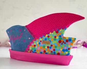 Narrenkappe „Konfetti im Herz“ – Karnevalskappe in Pink, rosa, hellblau, mit buntem Konfetti und glitzernden Details