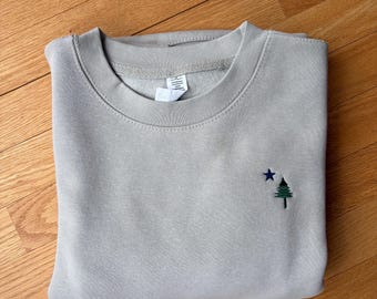Embroidered Maine Flag Sweatshirt: Minimalist Unisex Crewneck