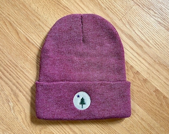 Embroidered Maine Flag Cuffed Beanie: Heather Gray, Pine Tree & Star
