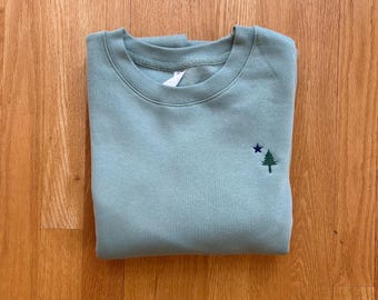 Embroidered Maine Flag Sweatshirt: Minimalist Unisex Crewneck