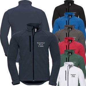 Könnte beinhalten: Ein Set aus zehn Softshelljacken in verschiedenen Farben, darunter marineblau, schwarz, blau, grau, rot, grün und weiß. Jede Jacke hat einen Reißverschluss, zwei Fronttaschen und einen Stehkragen. Die Jacken sind alle mit dem Text "Wunschtext bis zu 3 Zeilen" bestickt.