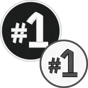 Könnte beinhalten: Zwei runde schwarze und weiße Patches mit einer weißen #1 auf schwarzem Hintergrund und einer schwarzen #1 auf weißem Hintergrund.