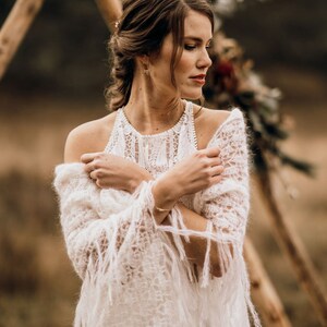 Boho Bridal Stole Bonnie in ivory image 3