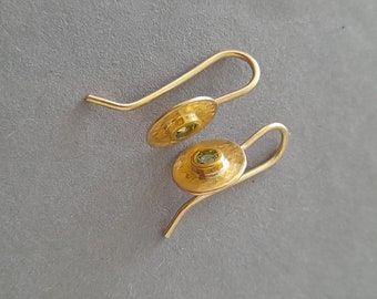 Boucles d'oreilles or, boucles d'oreilles péridot or 750, péridot taille brillant, péridot taille diamant, or martelé, or martelé, or 999