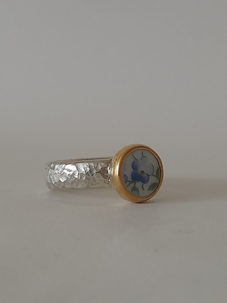 Vergissmeinnicht Ring, Jugendstil Ring, Vergissmeinnicht Porzellan Miniaturmalerei Ring, Blütenring, Porzellan Ring Gold, Porzellanmedaille Bild 10