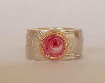 Anello rosa, rosa in porcellana rossa antica, rosa in oro rosa, Art Nouveau, Parigi, Rinascimento, ornamento a foglia vittoriano