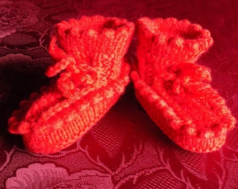 Babyschuhe -5- in Rot gestrickt aus Baumwolle für ein Baby von 9-12 Monate