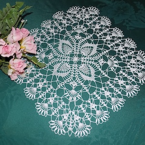 Square doily with lace edge