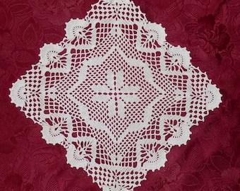 Lace Crochet Cover "point of View Edge"