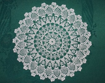 Crochet doily with pineapple pattern round