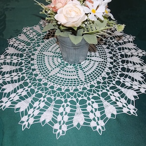 Crochet doily &quot;Sona&quot; round in white