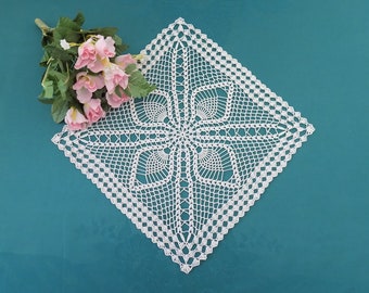 Square doily from the 1980s in beige