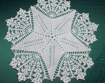 Crochet doilies "Poinsettia" in white-silver