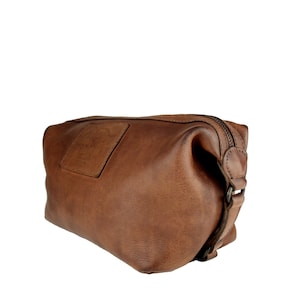 Kulturbeutel Karl Leder Rot-Braun Unisex | Leder Kosmetiktasche | Leder Kulturtasche | Leder Schminktasche | Leather Toiletry Bag