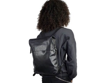 Backpack Miss Lola in black smooth leather with organic cotton lining