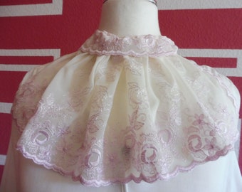 Romantic Jabot with Mangeten from 3 share. In color beige/rose. No-031