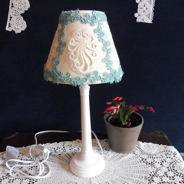 Lampe de table vintage (petite) avec Spitze.Art.Nr.- 039