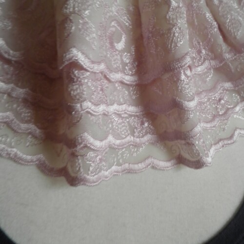 Romantic Jabot in beige/rose color from 3 divide. Art.Nr 020 agrohort.ipb.ac.id