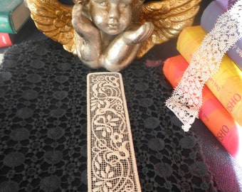 Ornamental lace bookmark (7pcs)