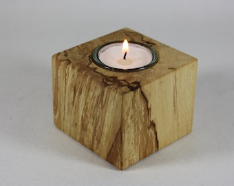 Teelichthalter "Quadro" aus angestocktem Buchenholz. Durch das angestockte Holz erhalten wir eine ganz besondere, einmalig rustikale Optik