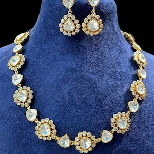 VeroniQ Trends-Floral Polki Kundan Necklace in Metal-Drop Earrings-Wedding-South Indian Jewelry-Bridal Set-Cocktail Necklace