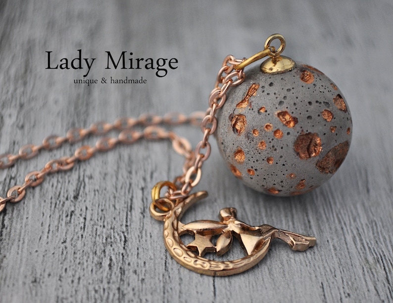 BESTSELLER Moon Fairy Concrete Necklace imagen 3