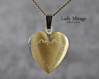 Heart Locket Necklace - Photo Locket - Family Photo - Heart Wreath - Brass - Photo Pendant - Great Gift Idea