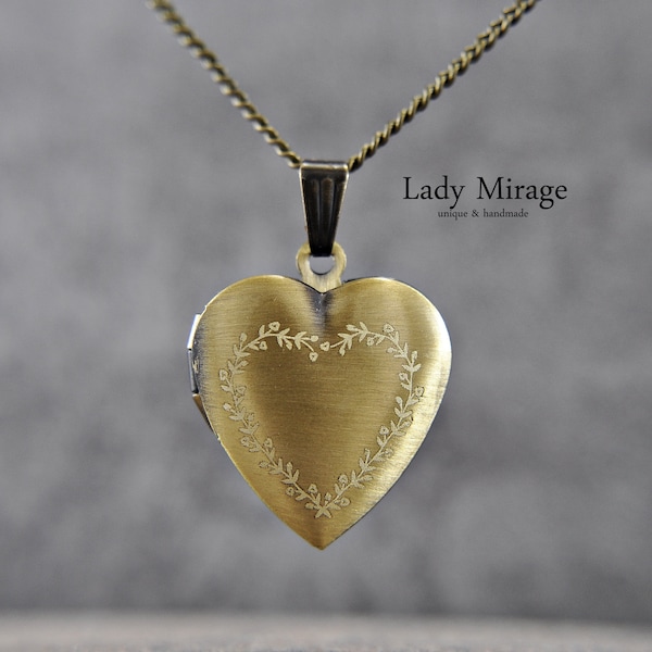 Heart Locket Necklace - Photo Locket - Family Photo - Heart Wreath - Brass - Photo Pendant - Great Gift Idea