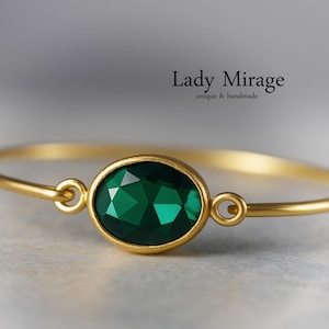 Mai-Geburtsstein Smaragd, Vergoldeter Armreif, Hochzeit Schmuck, Brautschmuck, Minimalistisch, Emerald Crystal, Schmuckgeschenk