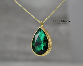 Emerald Green Necklace in Gold Plated Brass - Teardrop Shape - Crystal Pendant Gold - Emerald - Elegant - Wedding Jewelry