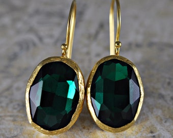 Smaragdgrüne Ohrringe aus vergoldetem Messing -oval-