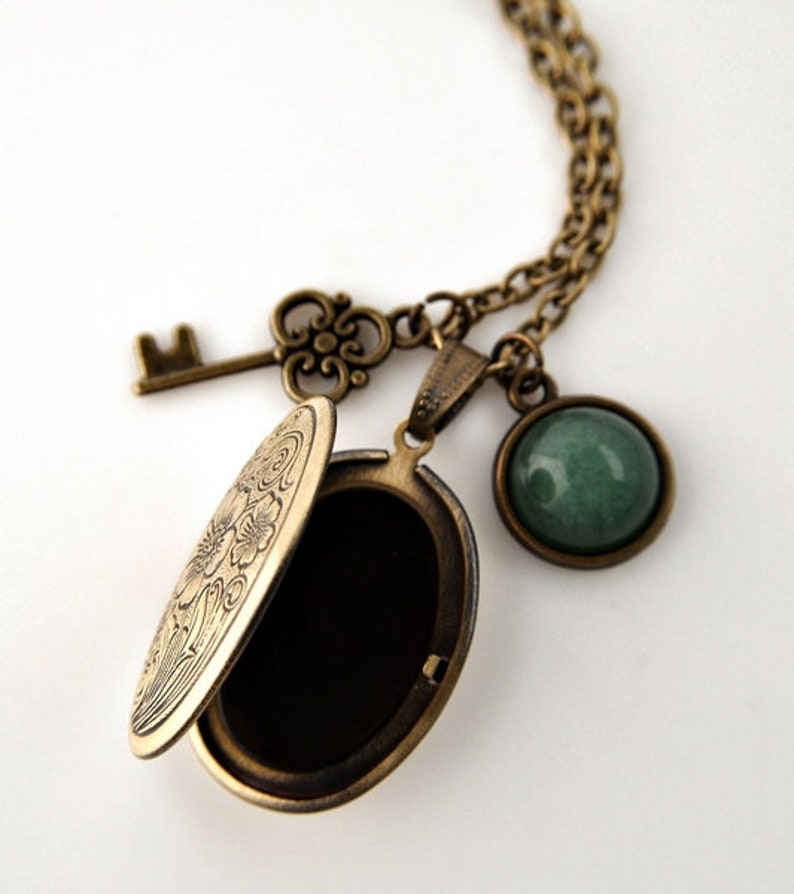 BESTSELLER Vintage Necklace with Locket for Photos with Jade and Key Bronze image 2