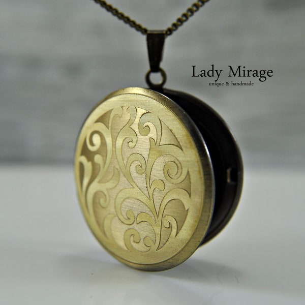 Vintage - Locket Necklace - Ornament - Photo Locket - Floral - Photo Pendant - Everyday Jewelry -Amulet - Birthday Gift Woman