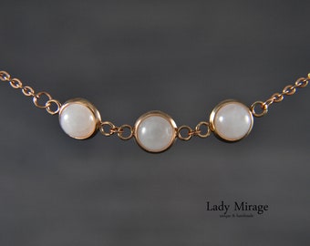 Short Necklace with Small Rose Quartz Stones - Rose Gold