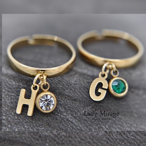 Anillo con inicial de piedra de nacimiento: regalo personalizado, anillo de oro minimalista, joyería con piedra de nacimiento, regalo de cumpleaños para ella
